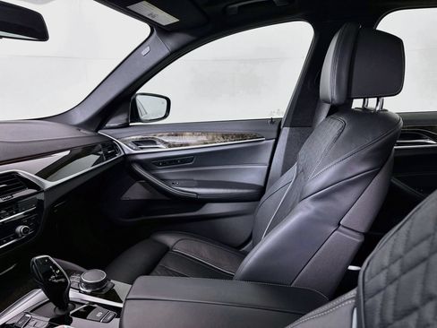 Used 2020 BMW 530i w/ Premium Package RWD image 26