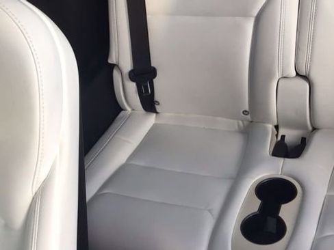 Used 2018 Tesla Model X 75D image 16