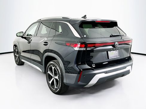 Used 2025 Volkswagen Tiguan SE image 5