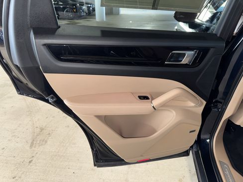 Used 2021 Porsche Cayenne image 16