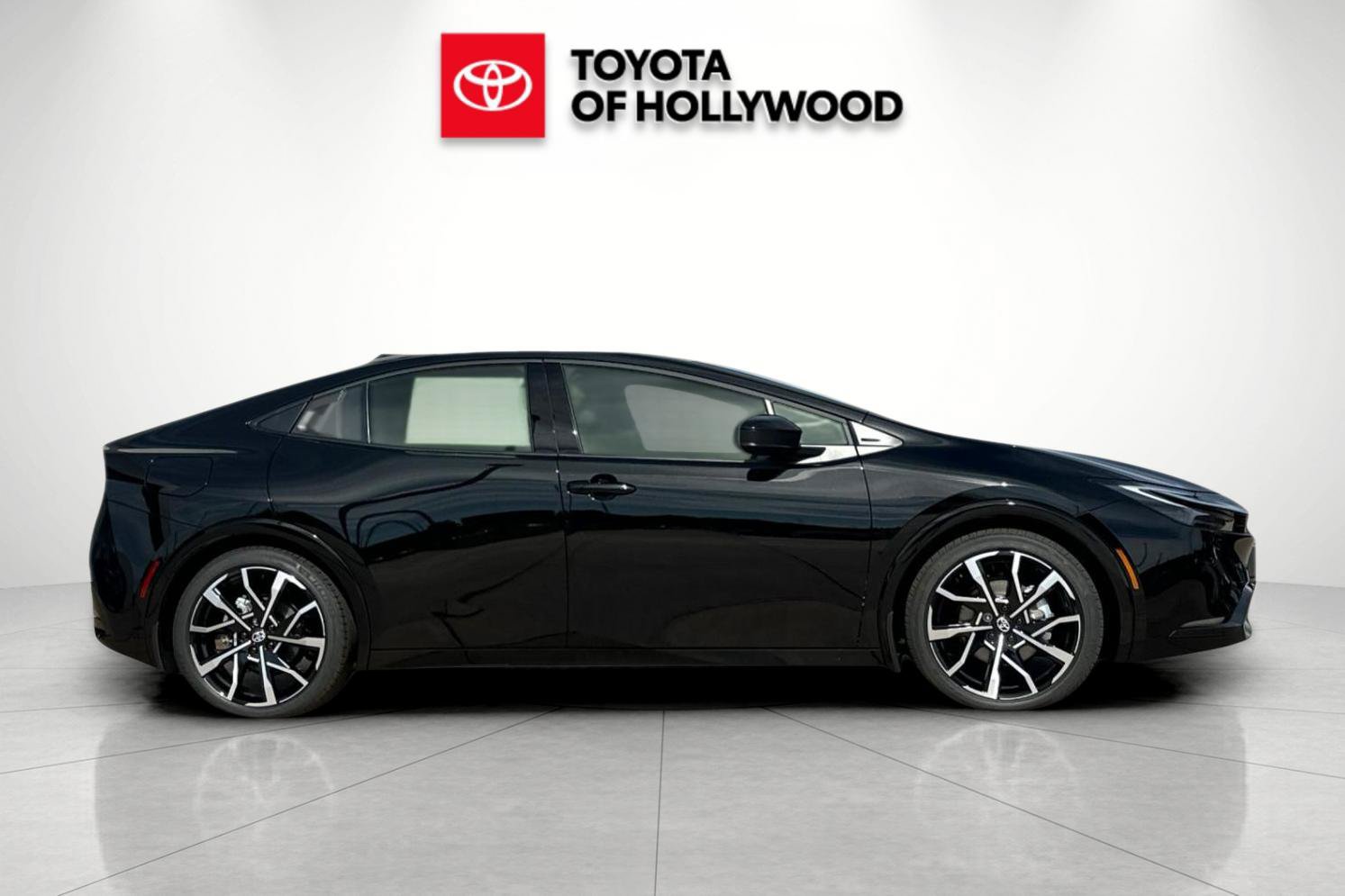 New 2027 Toyota Prius Plug-In Hybrid FWD image 3