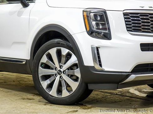 Used 2021 Kia Telluride EX w/ EX Premium Package image 3