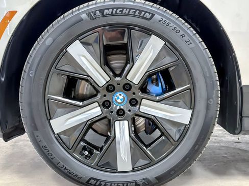 Used 2023 BMW iX xDrive50 w/ Sport Package AWD/4WD image 27