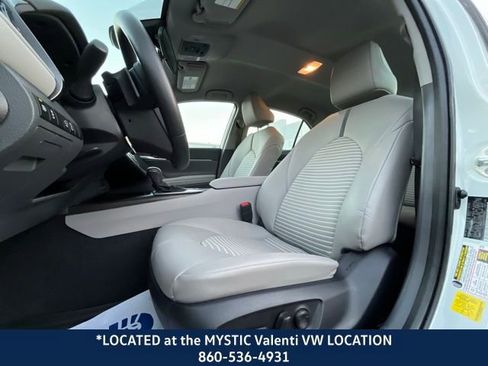 Used 2024 Toyota Camry SE image 30