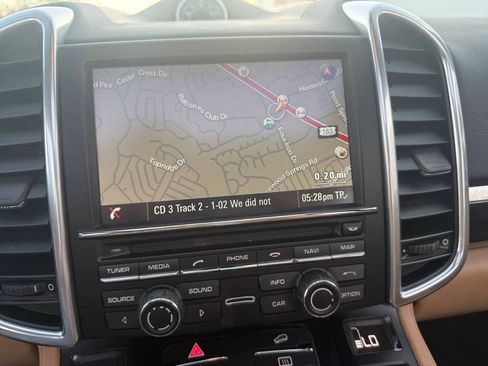 Used 2014 Porsche Cayenne Platinum Edition AWD/4WD image 18
