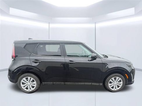 Used 2023 Kia Soul LX FWD image 7