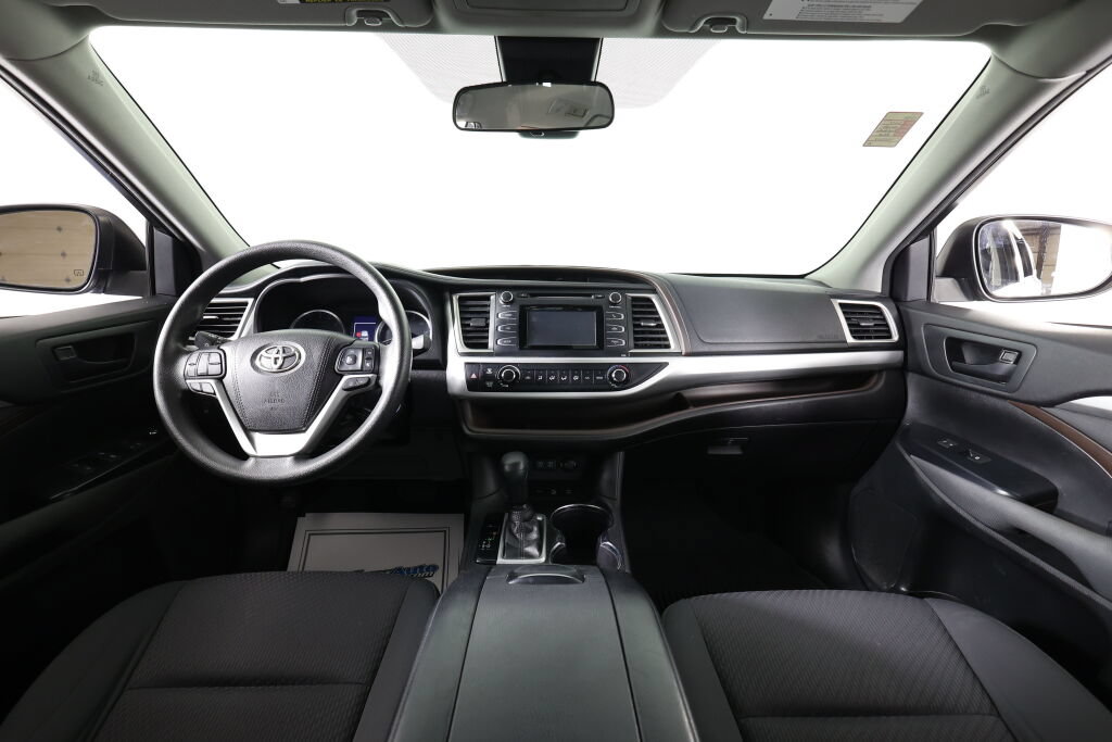 Used 2017 Toyota Highlander LE AWD/4WD image 27