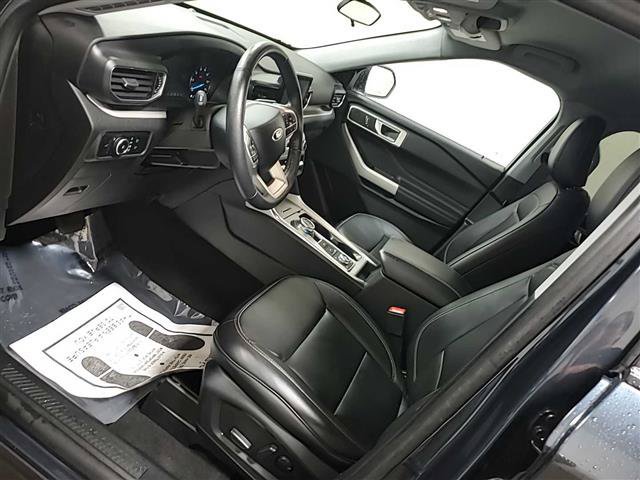 Used 2024 Ford Explorer XLT w/ Equipment Group 202A AWD/4WD image 3