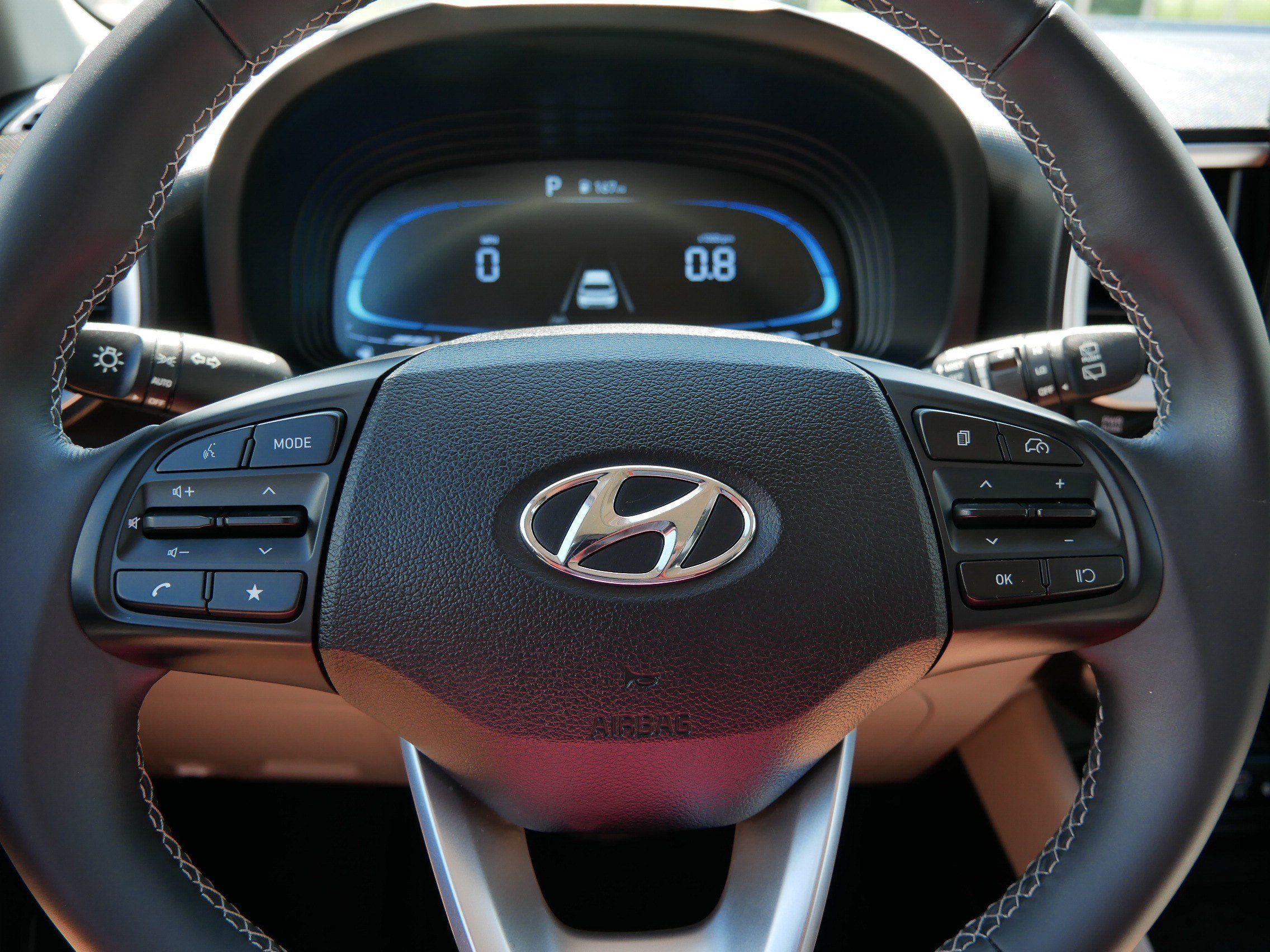 Used 2026 Hyundai Venue SEL FWD image 25
