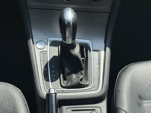 Used 2016 Volkswagen Golf Limited Edition FWD image 19