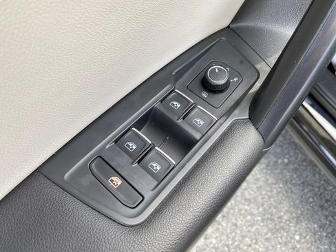 Used 2021 Volkswagen Tiguan SE w/ Panoramic Sunroof Package AWD/4WD image 25