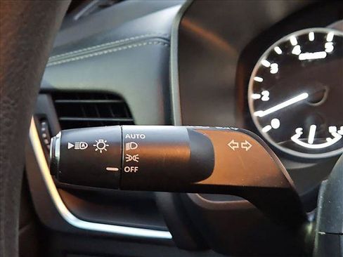 Used 2024 Nissan Rogue S AWD/4WD image 25
