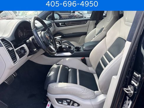 Used 2019 Porsche Cayenne Turbo AWD/4WD image 11