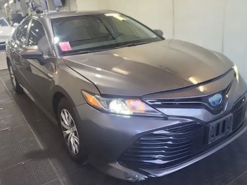 Used 2020 Toyota Camry LE w/ Preferred Accessory Package FWD image 4