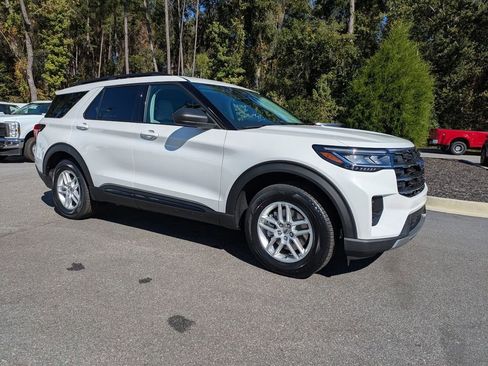 New 2026 Ford Explorer Active w/ Active Comfort Package image 2