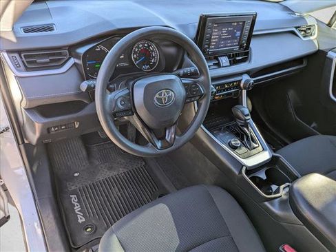Used 2020 Toyota RAV4 LE image 10