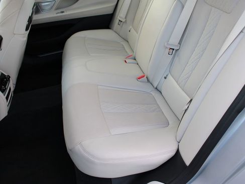 Used 2018 BMW 750i xDrive image 21