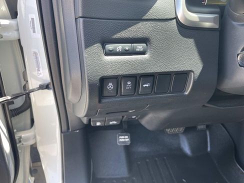 Used 2018 Nissan Murano Platinum w/ Cargo Package FWD image 24