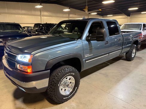 Used 2007 Chevrolet Silverado 2500 LT w/ Heavy-Duty Power Package image 4