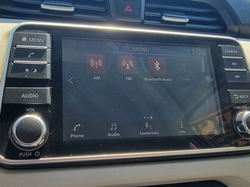 Used 2022 Nissan Versa SV w/ Trunk Package FWD image 27