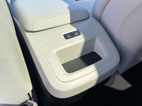 Certified 2023 Volvo XC60 B5 Plus AWD/4WD image 22