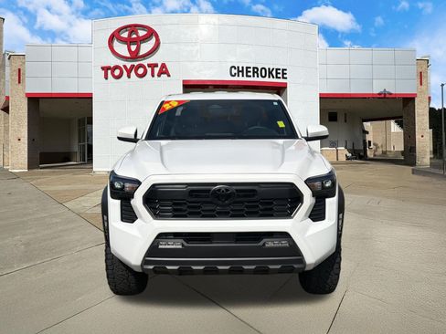Used 2026 Toyota Tacoma TRD Off-Road AWD/4WD image 2