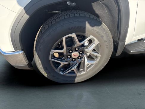 New 2026 GMC Sierra 1500 SLT image 4