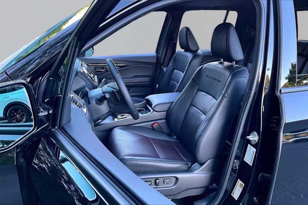 Used 2025 Honda Ridgeline Black Edition image 15