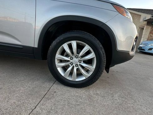 Used 2011 Kia Sorento LX w/ Convenience Pkg image 17