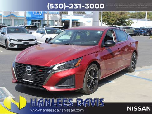 Used 2023 Nissan Altima 2.5 SR FWD image 3