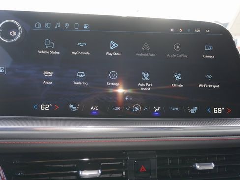 Used 2025 Chevrolet Suburban RST image 18