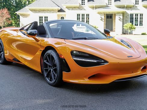 Used 2026 McLaren 750S Spider RWD image 10
