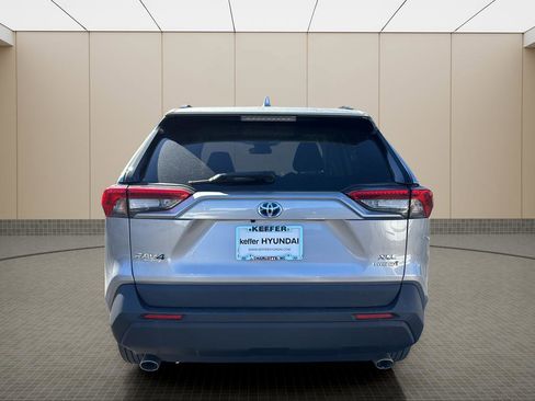 Used 2022 Toyota RAV4 XLE w/ Convenience Package image 4
