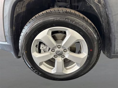 Used 2019 Jeep Compass Latitude w/ Cold Weather Group image 22