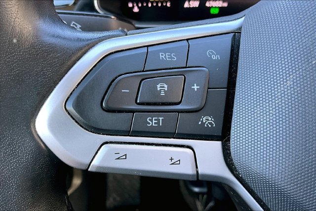 Used 2025 Volkswagen Jetta SE FWD image 11