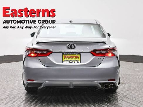 Used 2022 Toyota Camry SE FWD image 6