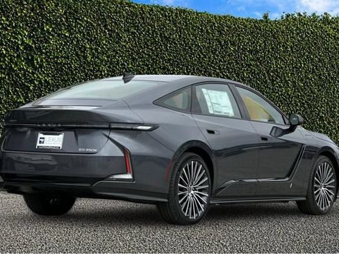 New 2026 Lexus ES 350e FWD image 5