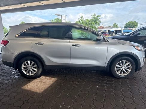 Used 2018 Kia Sorento FWD image 5