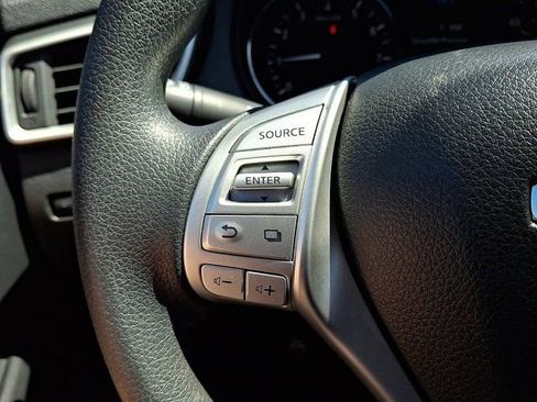 Used 2016 Nissan Rogue SV FWD image 25