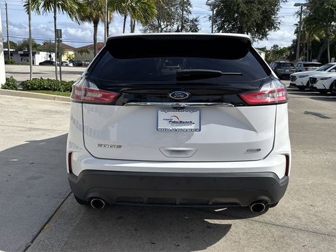 Used 2020 Ford Edge SE image 3