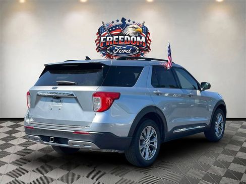 Used 2023 Ford Explorer XLT w/ Equipment Group 202A AWD/4WD image 5