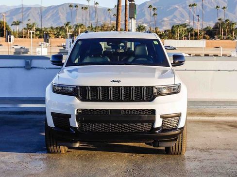 New 2025 Jeep Grand Cherokee L Laredo image 3