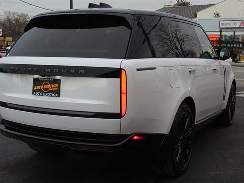Used 2024 Land Rover Range Rover SE AWD/4WD image 3