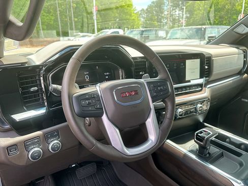 Used 2024 GMC Sierra 1500 SLT w/ SLT Premium Plus Package AWD/4WD image 10