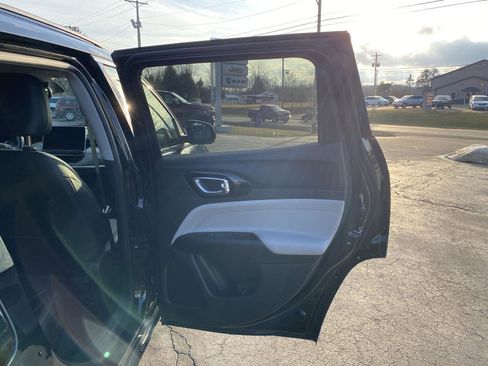 Used 2022 Jeep Compass Limited image 30