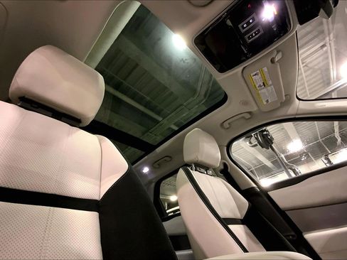 Used 2023 Land Rover Range Rover Velar S image 14