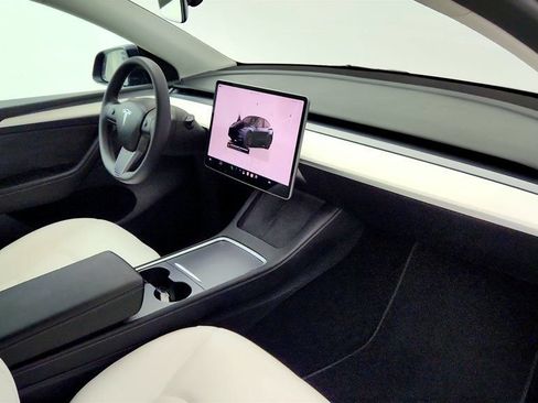 Used 2024 Tesla Model Y Performance AWD/4WD image 29