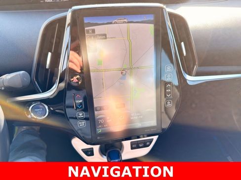 Used 2018 Toyota Prius Prime Premium image 3