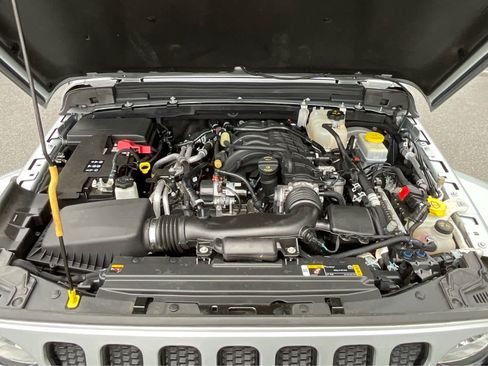 Used 2023 Jeep Wrangler Unlimited Sahara AWD/4WD image 30