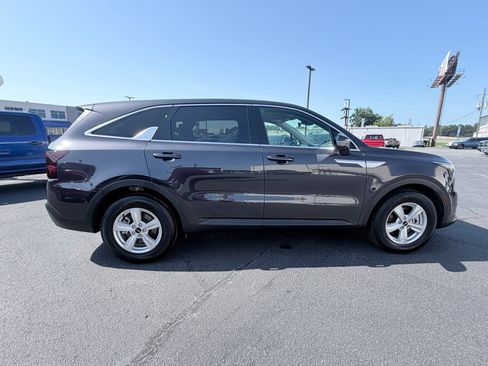 Used 2026 Kia Sorento LX FWD image 4